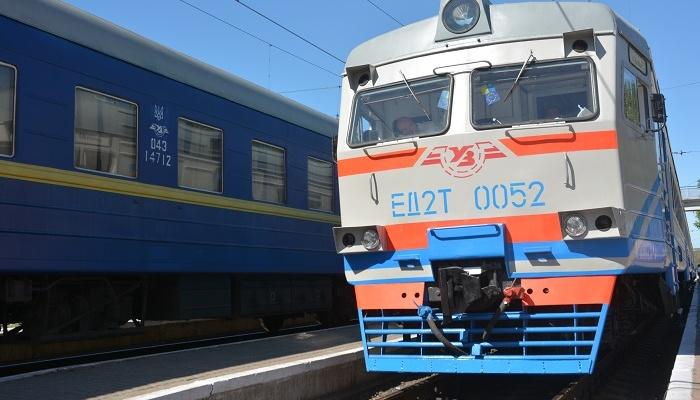 Стаття Поезда на Донбасс совершат дополнительные рейсы ко Дню Конституции Ранкове місто. Київ