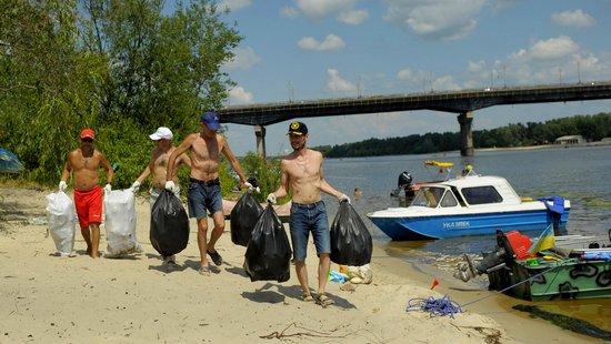 Стаття Киевлян приглашают на экологическую акцию по очистке островов Ранкове місто. Київ