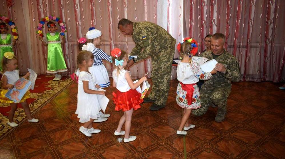 Стаття Зачем военное руководство посещало детсады на Донетчине? (фото) Ранкове місто. Київ