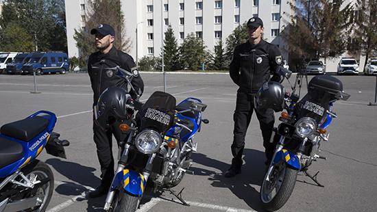 Стаття В Киеве полицейские будут патрулировать улицы на мотоциклах Ранкове місто. Київ