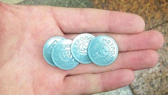 Стаття В киевском метро напомнили, до какого числа можно обменять старые жетоны Ранкове місто. Київ