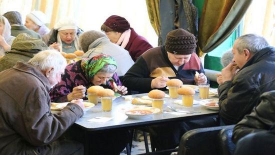 Стаття На Печерске малообеспеченных будут кормить горячими обедами Ранкове місто. Київ