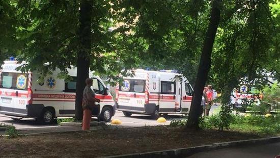 Стаття В столичный госпиталь прибыл борт с 20 ранеными бойцами Ранкове місто. Київ