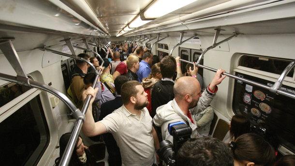 Стаття В метро Киева появился поезд с видеокамерами в вагонах Ранкове місто. Київ