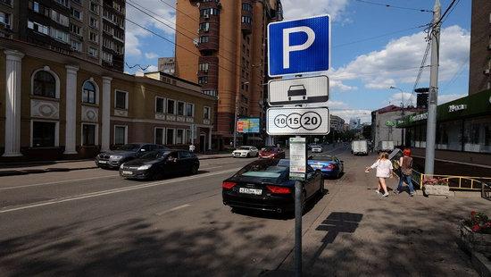 Стаття Столичных водителей призывают использовать талоны для парковки Ранкове місто. Київ