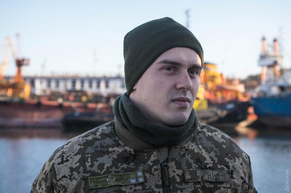 Стаття Его зовут Дамир, ему 24 года, и он старший лейтенант украинских Военно-морских сил. ФОТО Ранкове місто. Київ