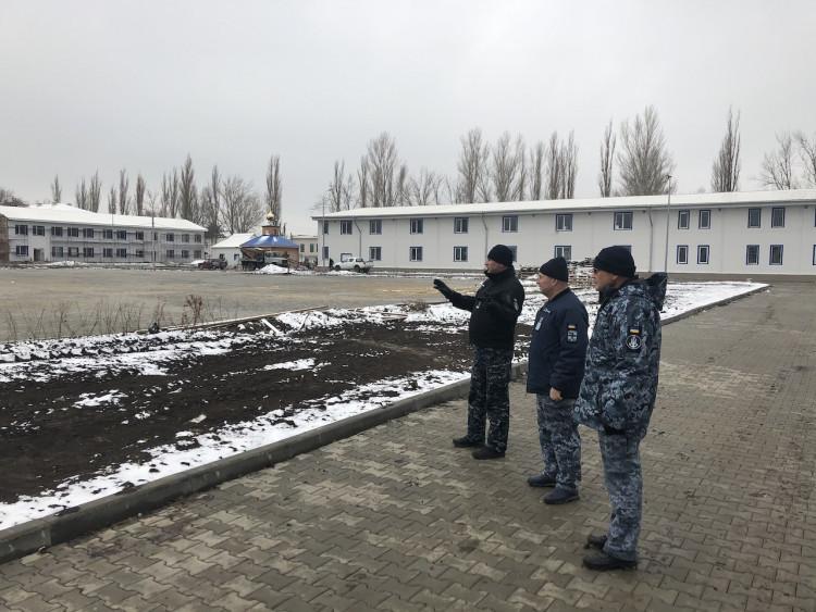 Стаття Военные моряки готовятся к переселению в современную казарму в Одессе Ранкове місто. Київ