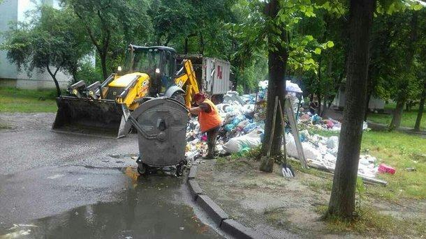 Стаття Киевляне будут больше платить за вывоз мусора: на сколько вырос тариф Ранкове місто. Київ