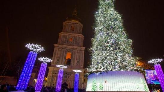 Стаття На Софийской площади закроют новогодний городок Ранкове місто. Київ