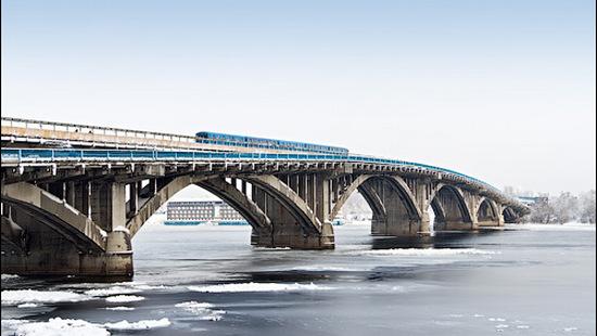 Стаття В столице планируют отремонтировать мост Метро Ранкове місто. Київ