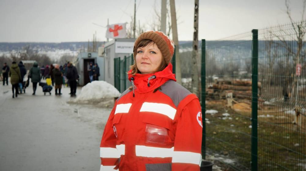 Стаття Какую помощь могут получить луганчане в пункте Красного Креста вблизи КПВВ? Ранкове місто. Київ