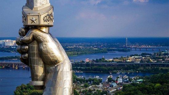 Стаття На монументе «Родина-мать» открыли смотровую площадку Ранкове місто. Київ