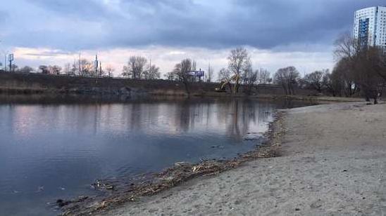 Стаття На Оболони расчищают одно из озер (ФОТО) Ранкове місто. Київ