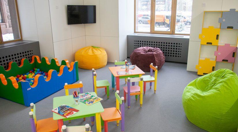 Стаття Услугами детской комнаты в Киевраде воспользовались 36 детей Ранкове місто. Київ