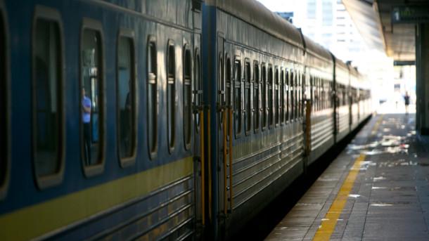 Стаття Таможенники будут проверять пассажиров поезда Киев – Варшава прямо на вокзале Ранкове місто. Київ