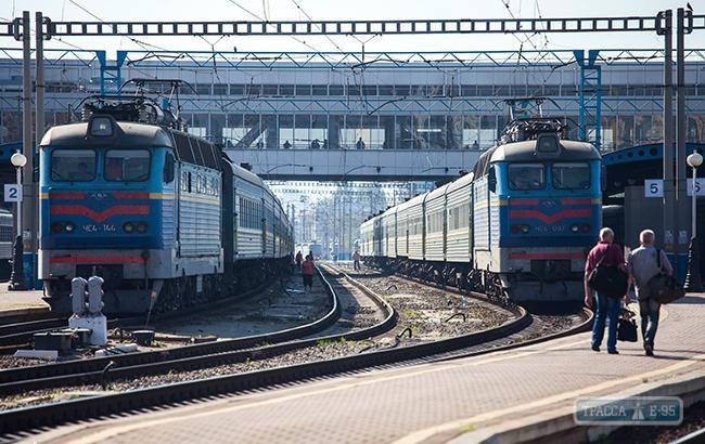 Стаття «Укрзалізниця» назначила еще два поезда в Одессу на Пасху и майские праздники Ранкове місто. Київ