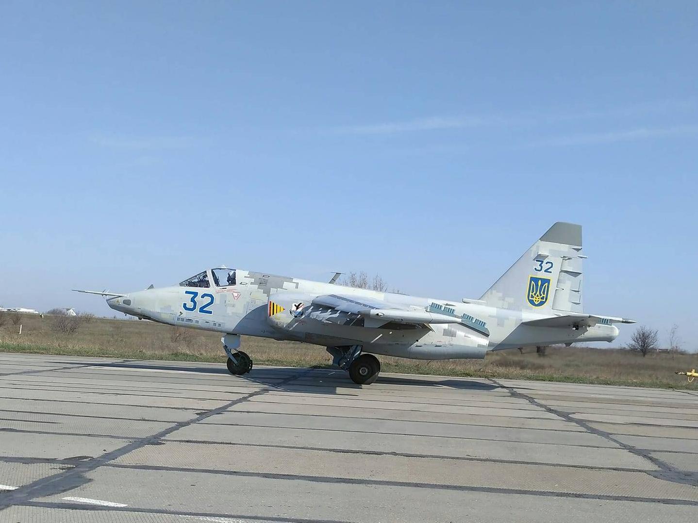 Стаття Украинские военные получили мощный самолет-штурмовик: фото и подробности Ранкове місто. Київ