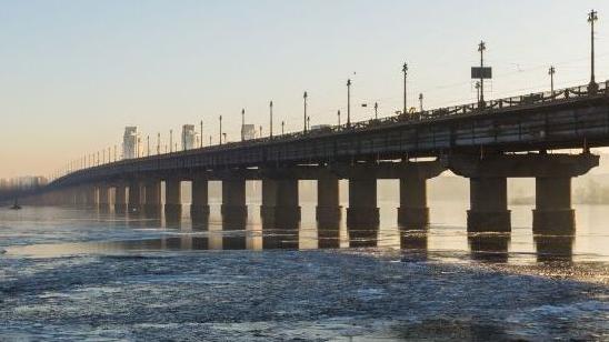 Стаття В Киеве ремонтируют три моста через Днепр Ранкове місто. Київ
