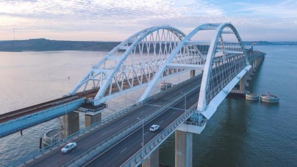 Стаття Почему по Керченскому мосту «власти» обязали ездить в шесть раз медленней, чем планировалось Ранкове місто. Київ