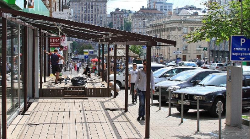 Стаття В Киеве демонтируют незаконные летние площадки при кафе и ресторанах Ранкове місто. Київ