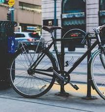 Стаття На ще одній вулиці Києва облаштують велодоріжку та 52 велопарковки Ранкове місто. Київ