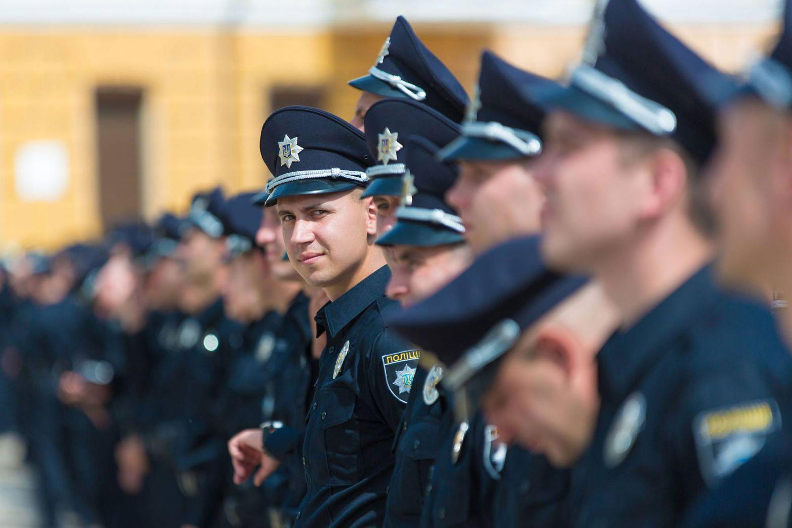 Стаття Полиция Славянска ищет сотрудников Ранкове місто. Київ