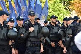 Стаття Украинцы попросили Президента повысить зарплату полицейским Ранкове місто. Київ