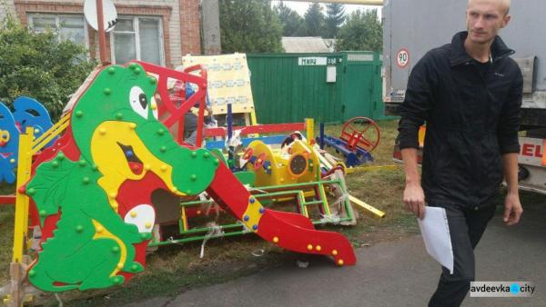 Стаття В частном секторе прифронтовой Авдеевки появится детская площадка Ранкове місто. Київ