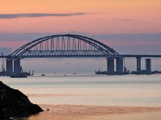 Стаття Оккупанты изменили планы запуска поездов по Крымскому мосту Ранкове місто. Київ