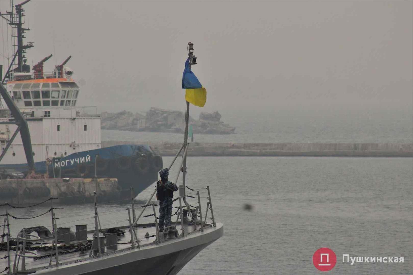 Стаття На одесском морвокзале ждут противоминную группу кораблей НАТО. Фото Ранкове місто. Київ