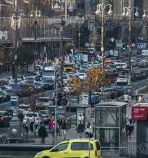 Стаття На київських дорогах обмежать швидкість автівок: де саме? Ранкове місто. Київ
