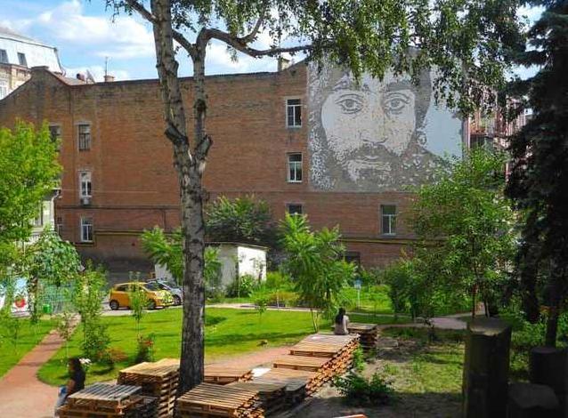 Стаття Суд решил оставить сквер Небесной Сотни в собственности государства Ранкове місто. Київ