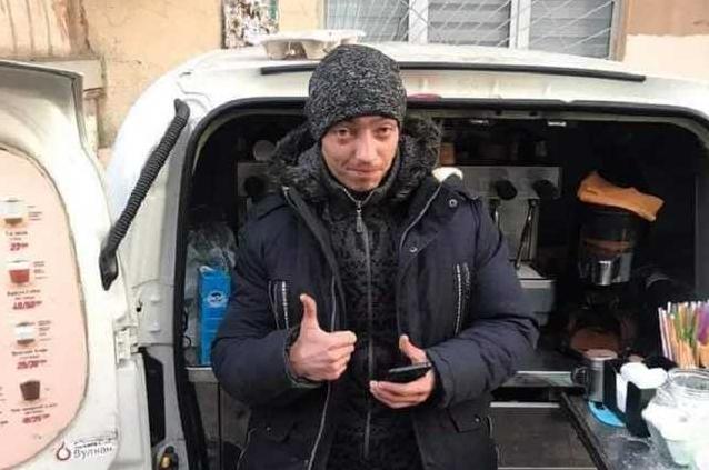 Стаття Пока спасатели тушили пожар в Одессе, парень всю ночь бесплатно готовил им кофе Ранкове місто. Київ