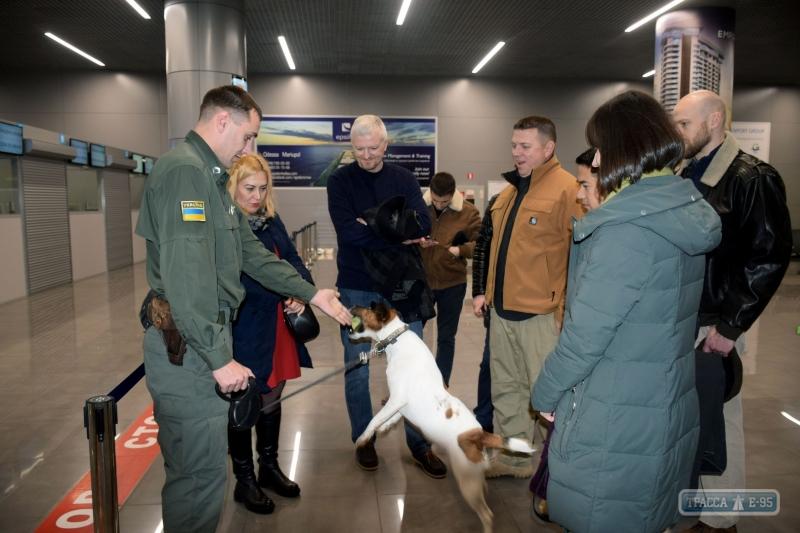 Стаття Таможенно-пограничная служба США проверила безопасность границы в Одесском аэропорту Ранкове місто. Київ