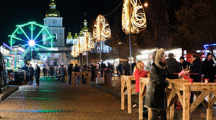 Стаття Вокруг новогоднего городка на Софии появились дополнительные парковки Ранкове місто. Київ