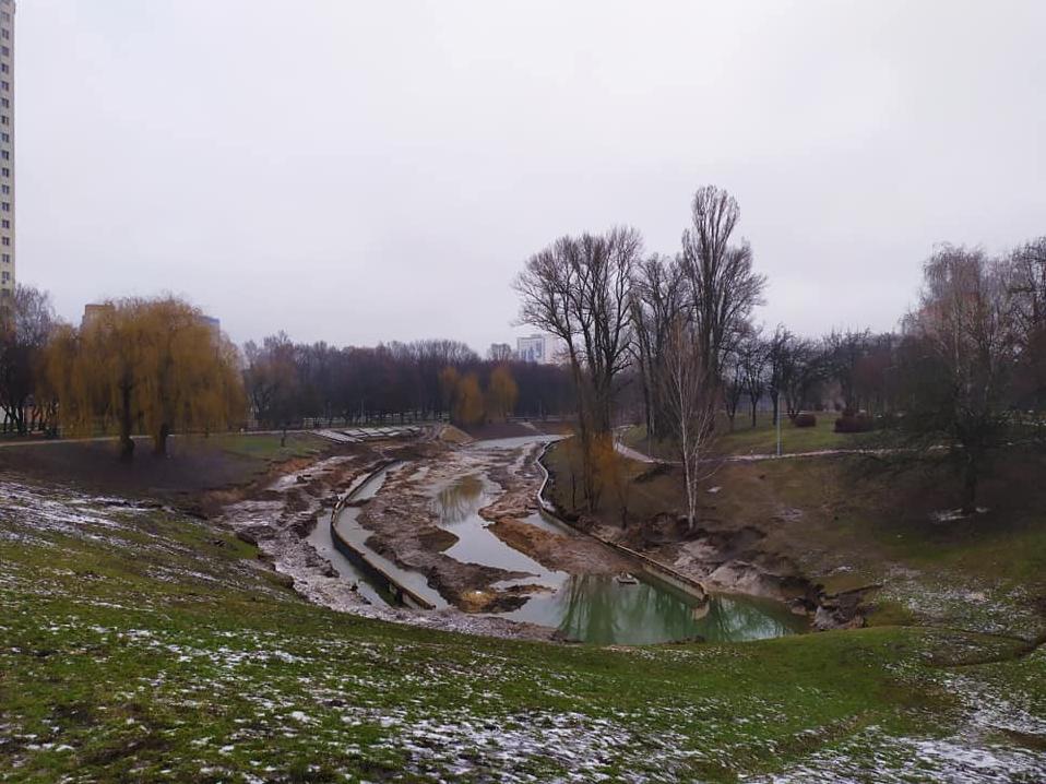 Стаття Як відновлюють озеро в столичному парку “Відрадний” (ФОТО) Ранкове місто. Київ