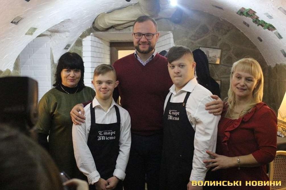 Стаття У Луцьку відкрили кав’ярню, де працюють люди з синдромом Дауна Ранкове місто. Київ