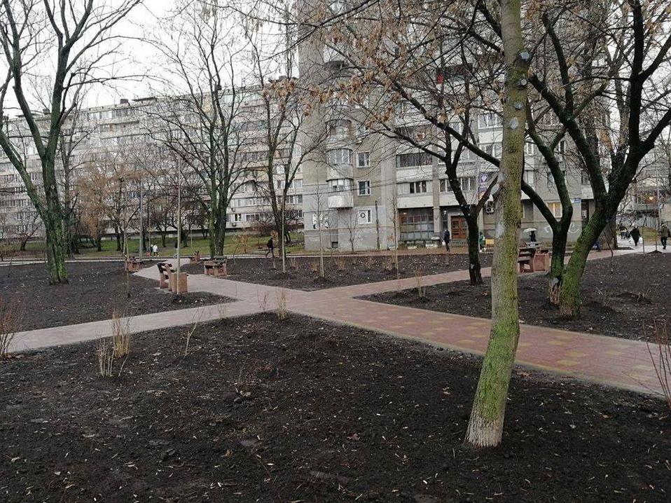 Стаття У Києві реконструювали сквер на лівому березі Ранкове місто. Київ