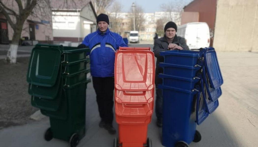 Стаття Мариупольские ОСМД получили баки для раздельного сбора мусора Ранкове місто. Київ