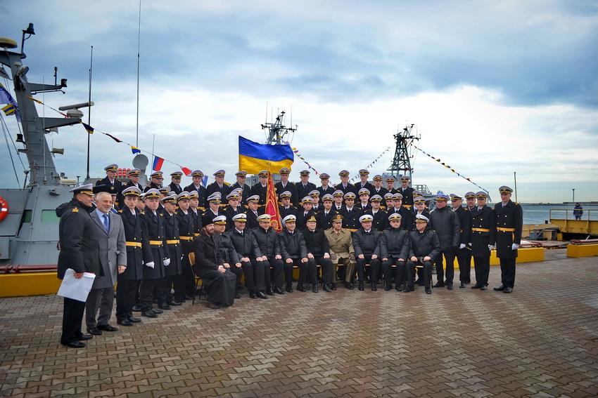 Стаття В Одессе показали вооружение катеров типа «Айленд» и выпустили новых лейтенантов флота (ФОТО) Ранкове місто. Київ