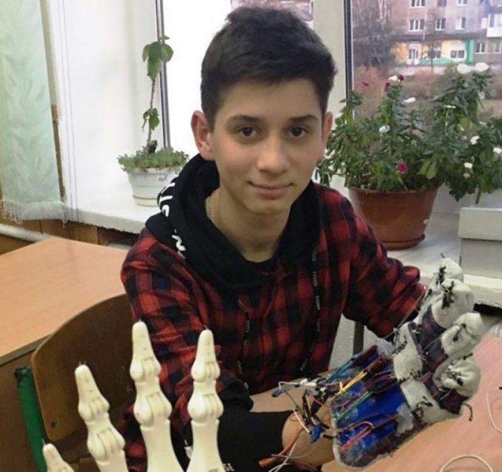 Стаття Український школяр розробив електронну руку для розміновування територій Ранкове місто. Київ