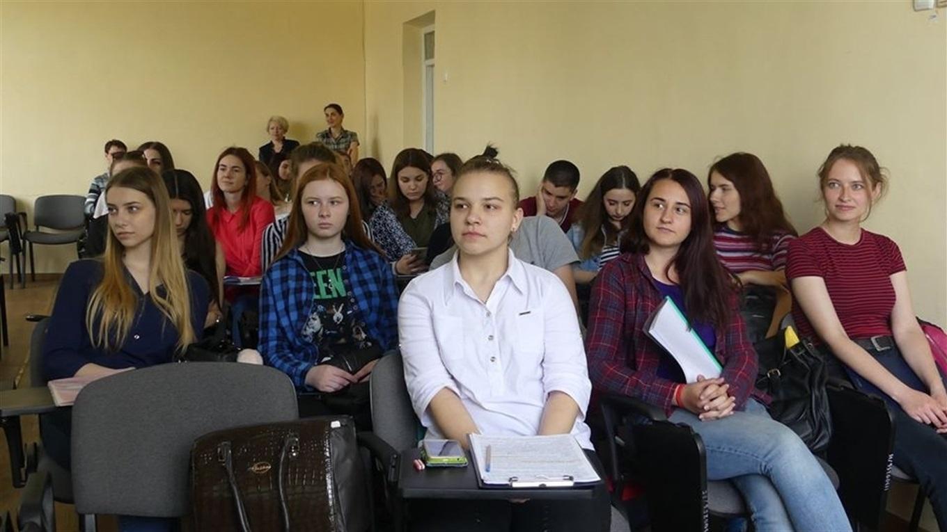 Стаття Студентам в прифронтовой зоне правительство назначило соцстипендию Ранкове місто. Київ