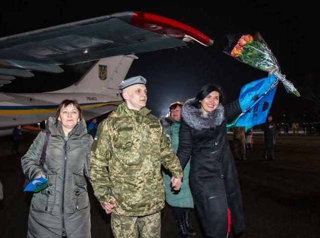 Стаття Украина начала выплату матпомощи освобожденным заложникам Ранкове місто. Київ