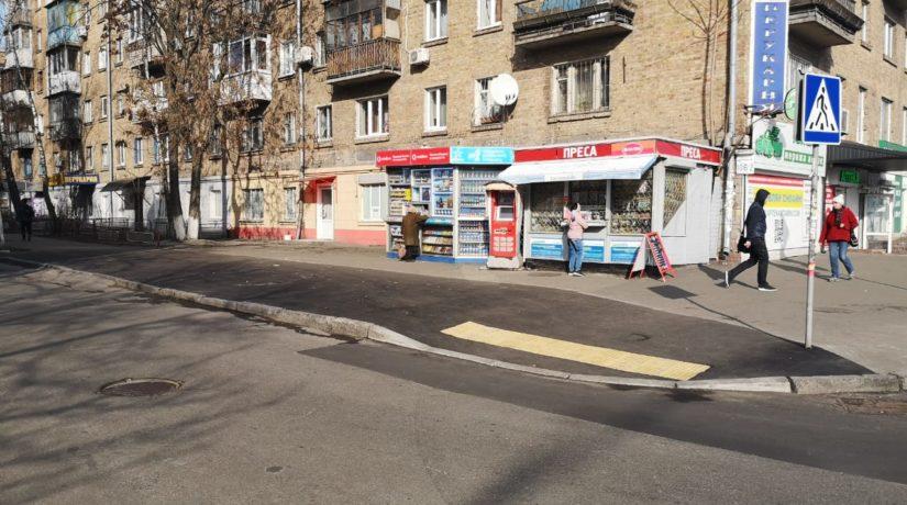 Стаття В Киеве начали ремонтировать тротуары Ранкове місто. Київ