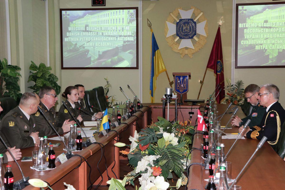 Стаття В Академії сухопутних військ відкрили інтерактивний клас англійської Ранкове місто. Київ