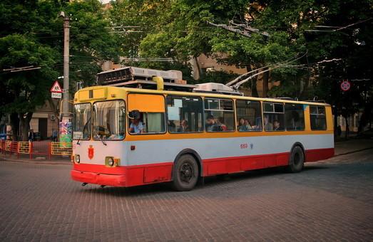 Стаття В Украине ввели новые ограничения для общественного транспорта Ранкове місто. Київ