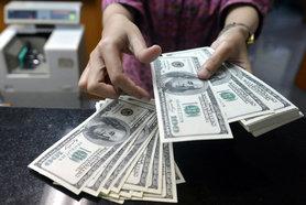 Стаття Крупные банки возобновили выдачу наличной валюты Ранкове місто. Київ
