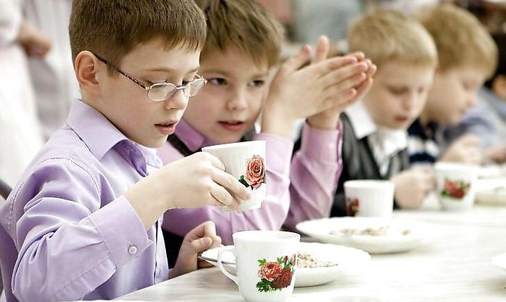 Стаття Діти-переселенці безкоштовно харчуватимуться у навчальних закладах Ранкове місто. Київ