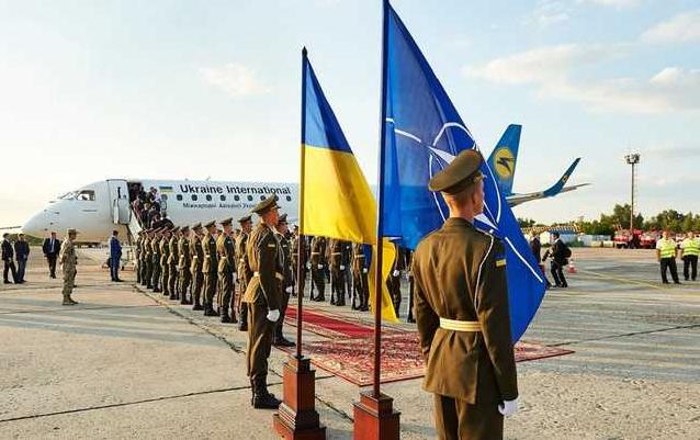 Стаття Украина сможет вступить в НАТО, даже воюя с Россией: в США нашли решение Ранкове місто. Київ