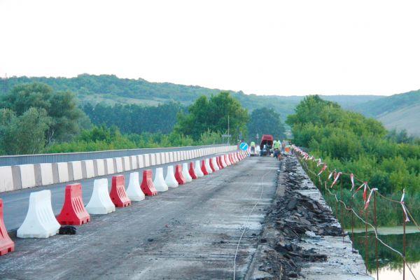 Стаття На Луганщине проводят ремонтные работы на мосту в Новоайдаре Ранкове місто. Київ